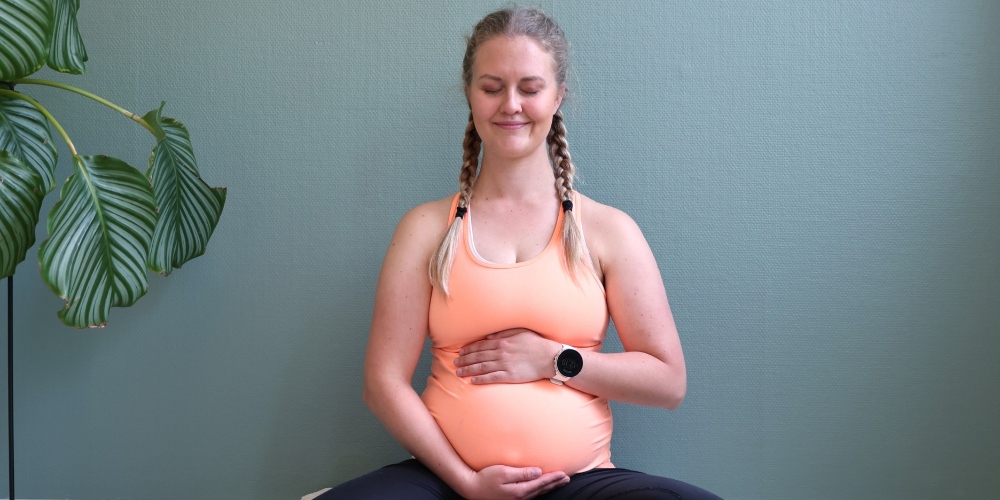 Mitä huomioida raskausajan joogassa? – Raskausjoogan alkeet osa 1
